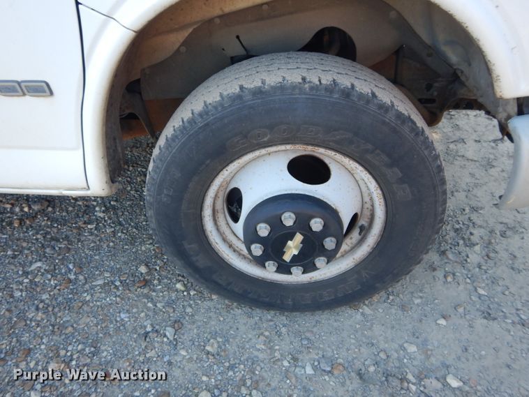 image for item DH3620 2000 Chevrolet Express 3500 box truck