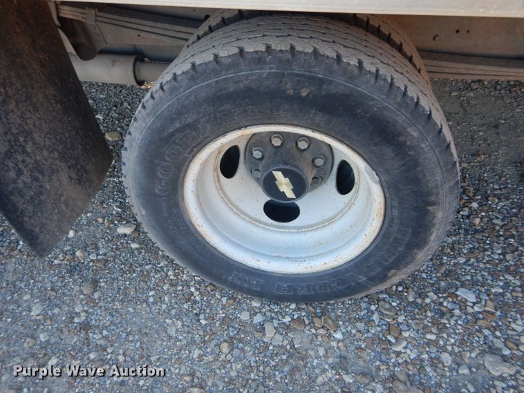 image for item DH3620 2000 Chevrolet Express 3500 box truck