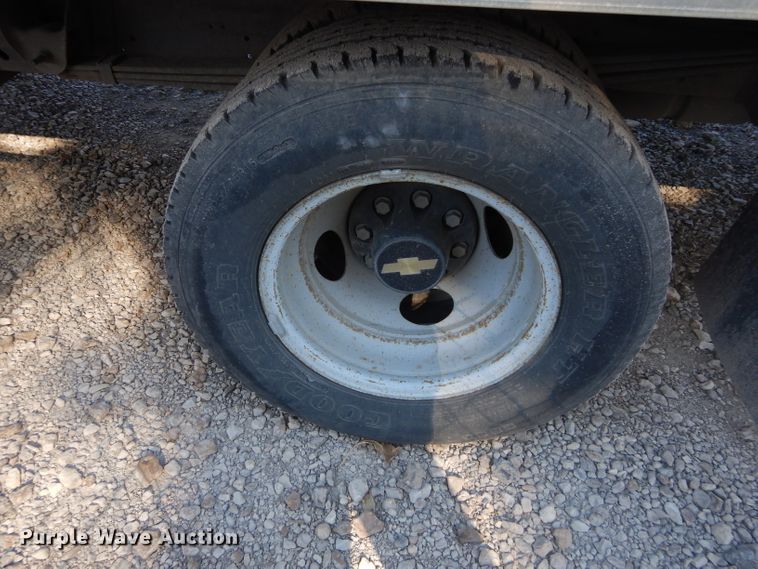 image for item DH3620 2000 Chevrolet Express 3500 box truck