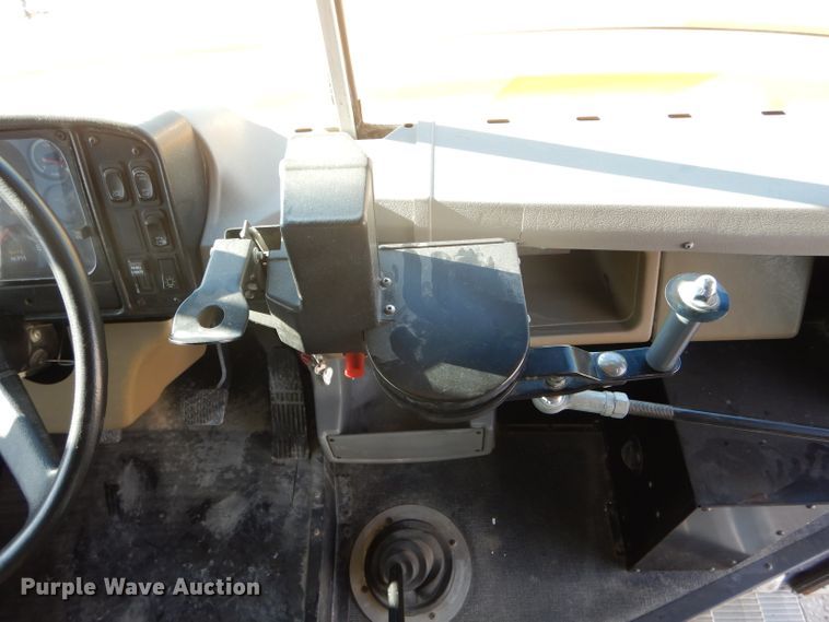 image for item DH6761 2005 Freightliner FS65 Thomas Built school bus