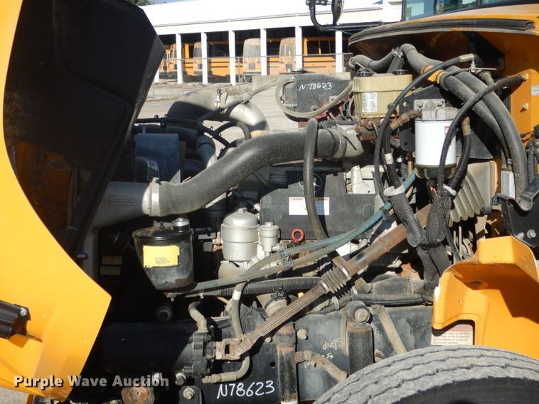 image for item DH6761 2005 Freightliner FS65 Thomas Built school bus