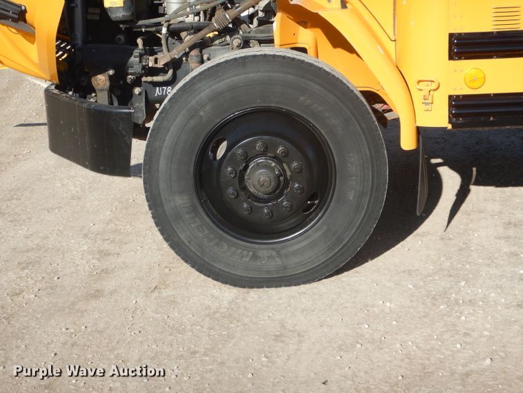 image for item DH6761 2005 Freightliner FS65 Thomas Built school bus