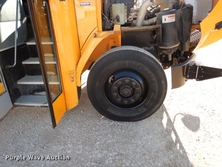 image for item DH6761 2005 Freightliner FS65 Thomas Built school bus