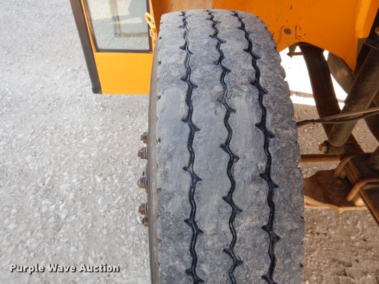 image for item DH6761 2005 Freightliner FS65 Thomas Built school bus