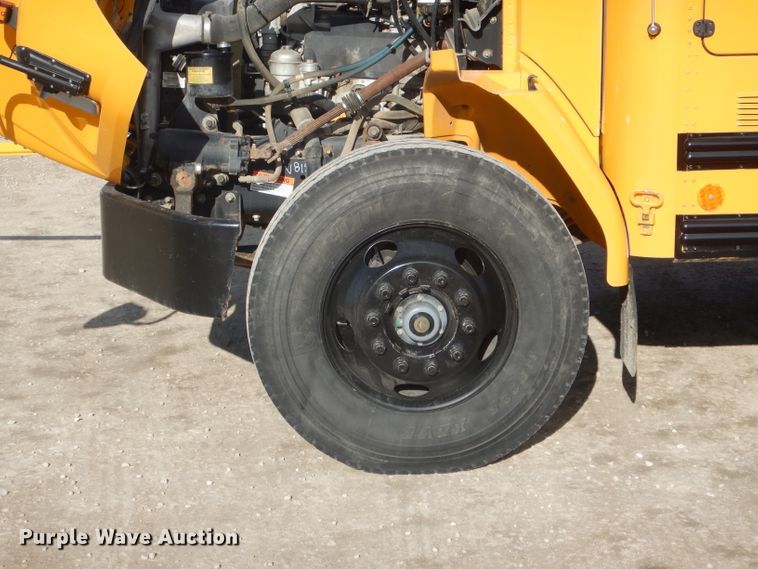 image for item DH6762 2006 Freightliner FS65 Thomas Built school bus