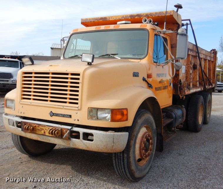 image for item DI2361 1997 International 4900 dump truck