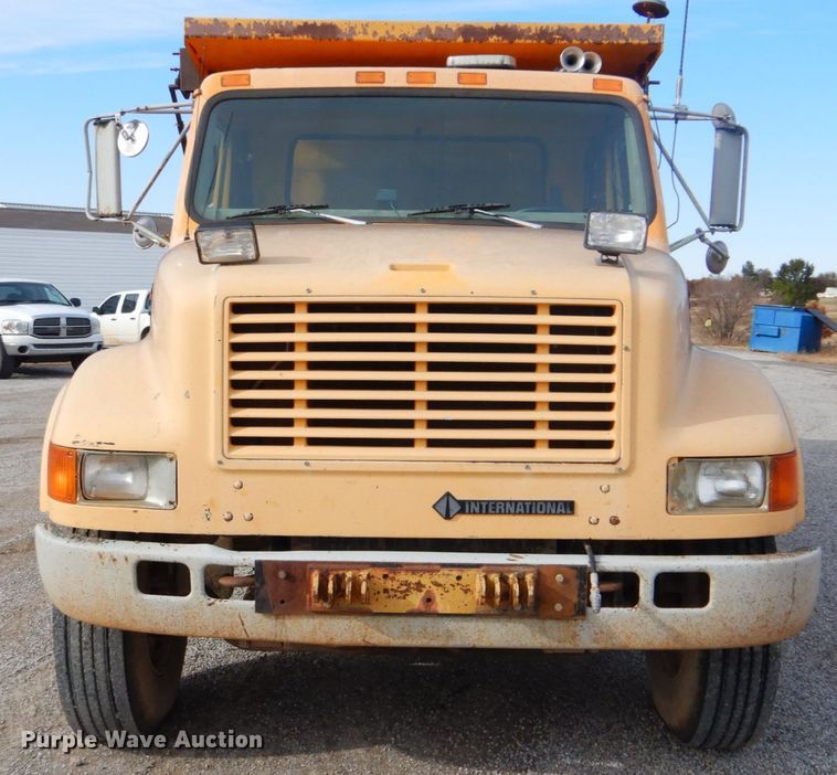 image for item DI2361 1997 International 4900 dump truck