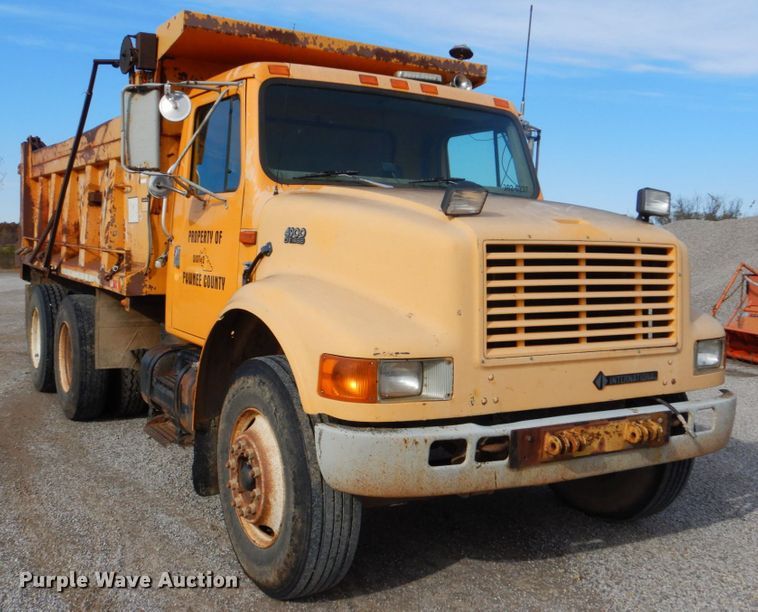 image for item DI2361 1997 International 4900 dump truck