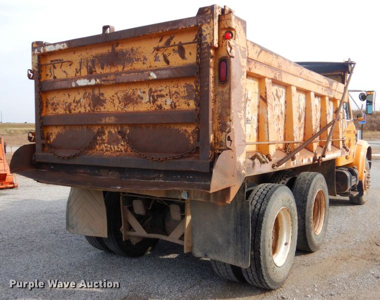 image for item DI2361 1997 International 4900 dump truck