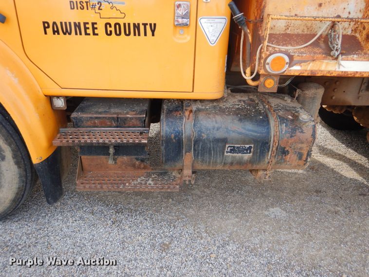 image for item DI2361 1997 International 4900 dump truck