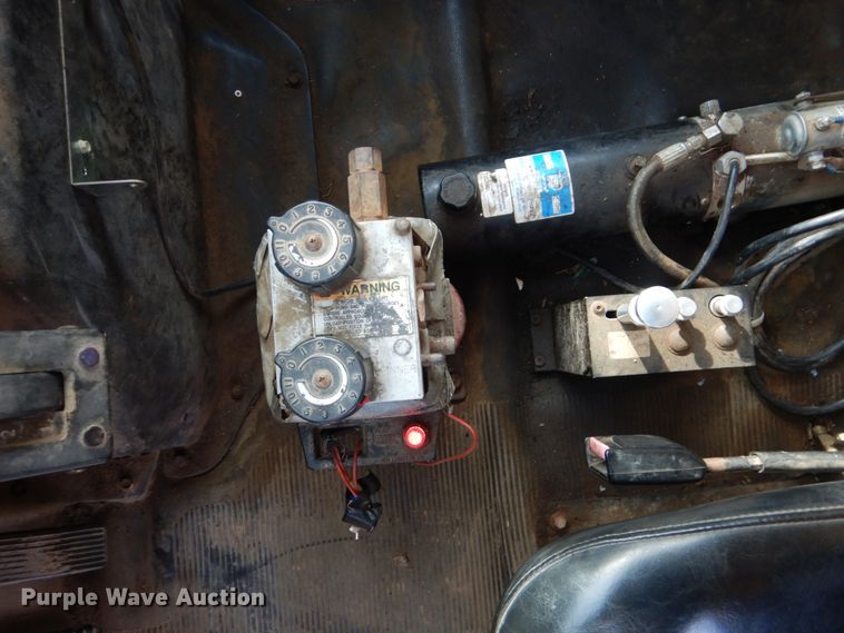 image for item DI2361 1997 International 4900 dump truck