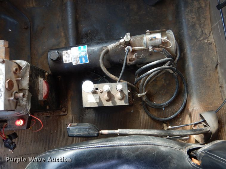 image for item DI2361 1997 International 4900 dump truck