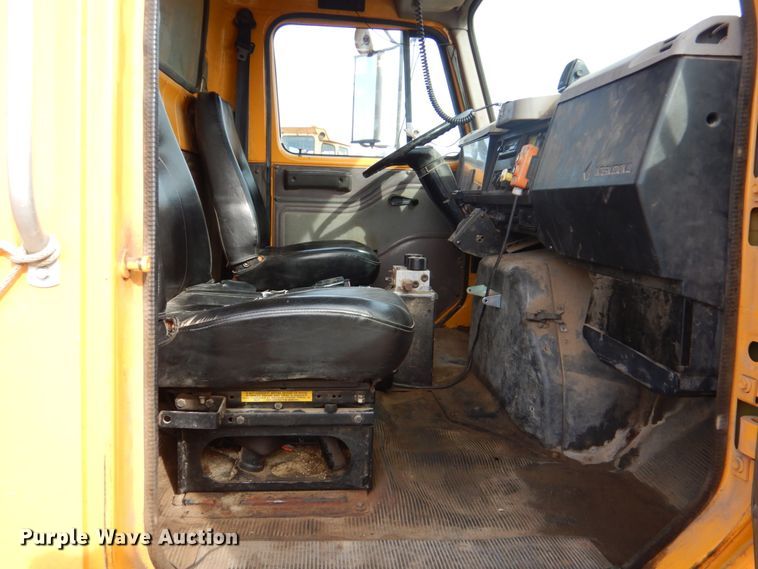 image for item DI2361 1997 International 4900 dump truck