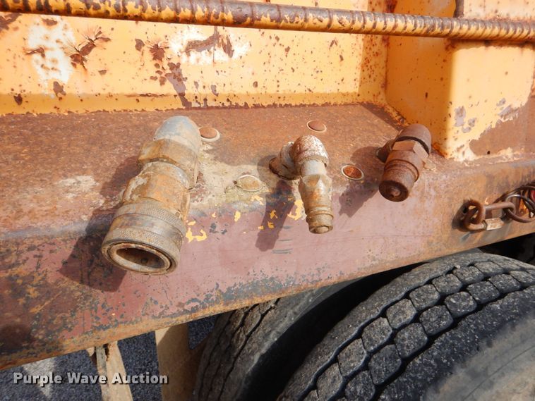 image for item DI2361 1997 International 4900 dump truck