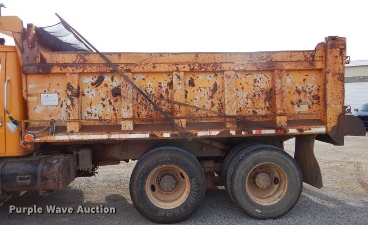 image for item DI2361 1997 International 4900 dump truck