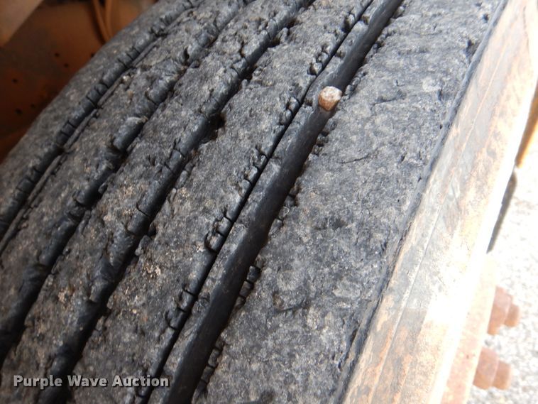 image for item DI2361 1997 International 4900 dump truck