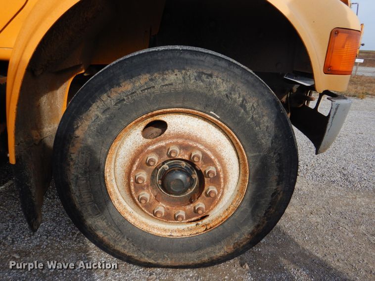 image for item DI2361 1997 International 4900 dump truck