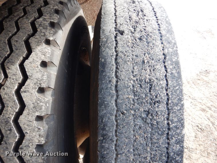 image for item DI2361 1997 International 4900 dump truck