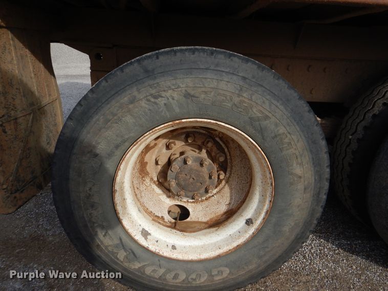 image for item DI2361 1997 International 4900 dump truck