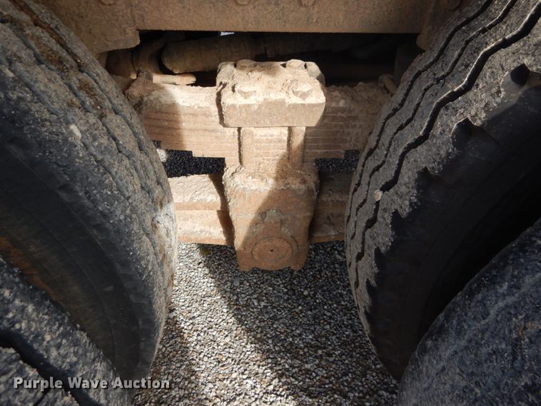 image for item DI2361 1997 International 4900 dump truck