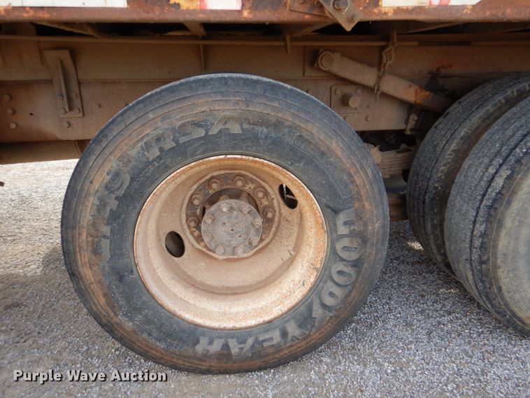 image for item DI2361 1997 International 4900 dump truck