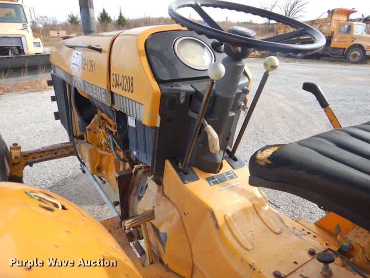 image for item DI2362 John Deere 2355 tractor