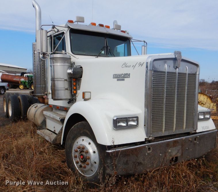 image for item DI2367 1994 Kenworth W900 semi truck