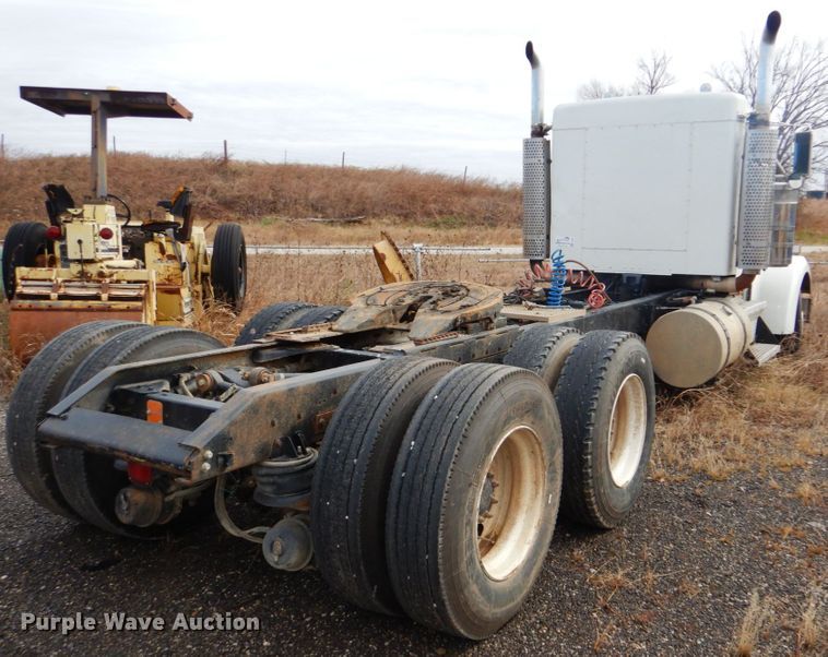 image for item DI2367 1994 Kenworth W900 semi truck