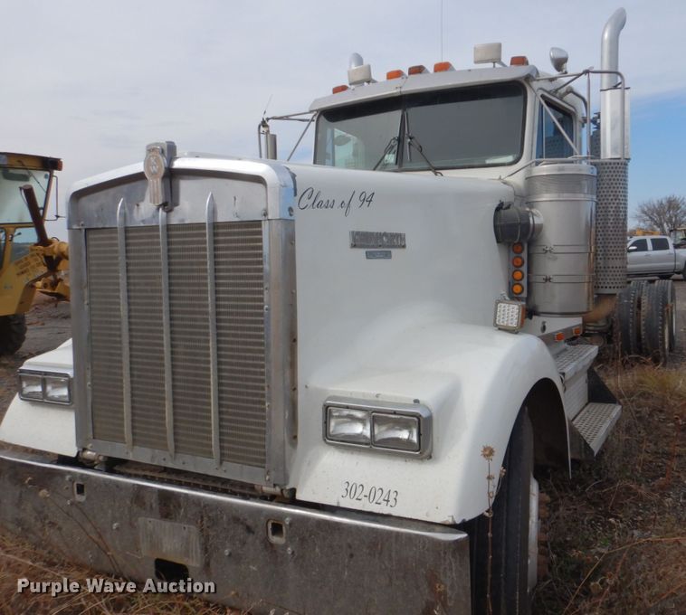 image for item DI2367 1994 Kenworth W900 semi truck