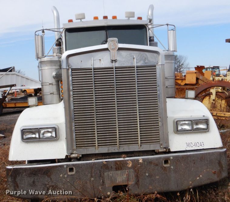 image for item DI2367 1994 Kenworth W900 semi truck