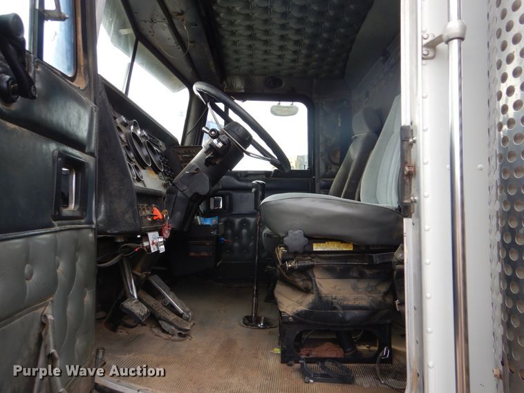 image for item DI2367 1994 Kenworth W900 semi truck