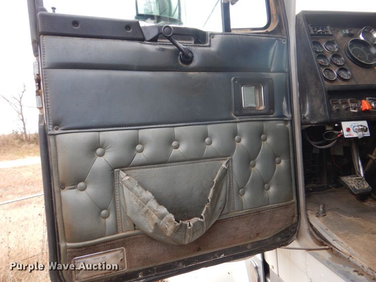 image for item DI2367 1994 Kenworth W900 semi truck