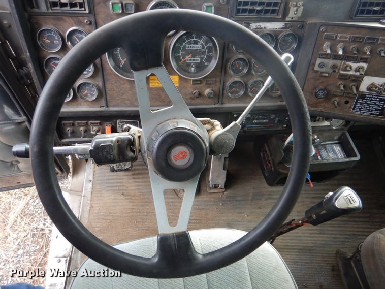 image for item DI2367 1994 Kenworth W900 semi truck