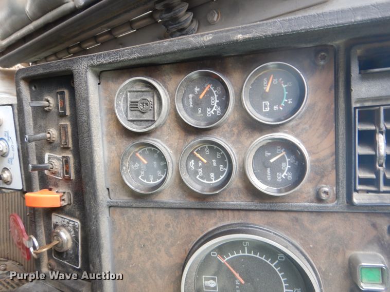 image for item DI2367 1994 Kenworth W900 semi truck