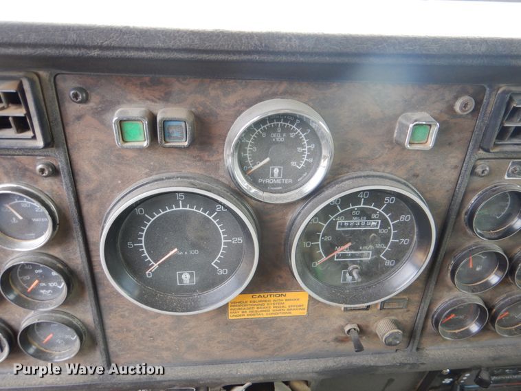 image for item DI2367 1994 Kenworth W900 semi truck