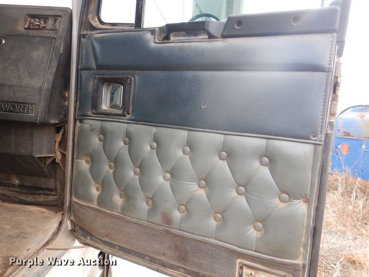 image for item DI2367 1994 Kenworth W900 semi truck