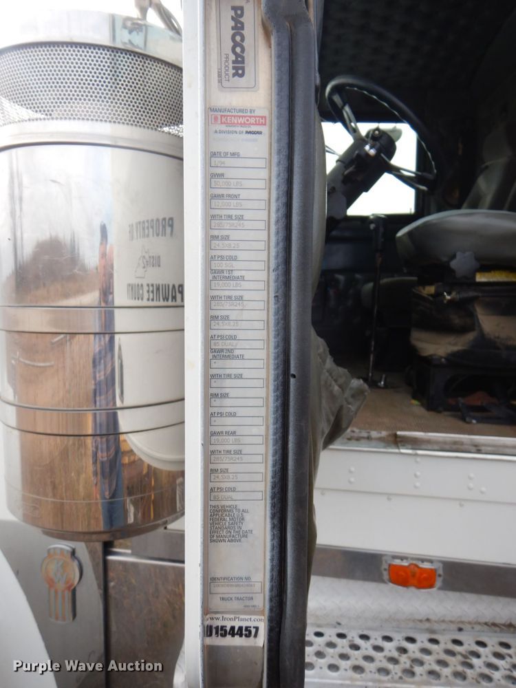 image for item DI2367 1994 Kenworth W900 semi truck