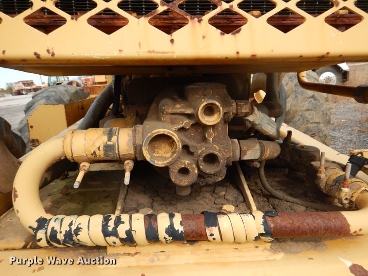 image for item DI2368 1988 Champion 720A motor grader