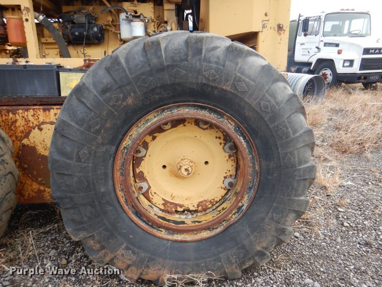 image for item DI2368 1988 Champion 720A motor grader