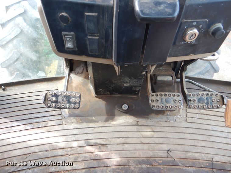 image for item DI2369 2002 John Deere 6405 tractor