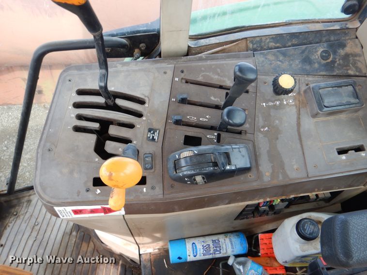 image for item DI2369 2002 John Deere 6405 tractor