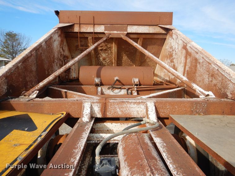 image for item DI2376 1980 Ranch Manufacturing Co bottom dump trailer