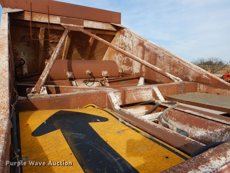 image for item DI2376 1980 Ranch Manufacturing Co bottom dump trailer