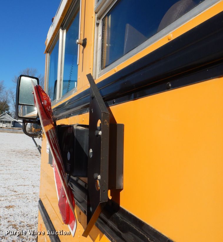 image for item DI2605 2004 International FE300 school bus