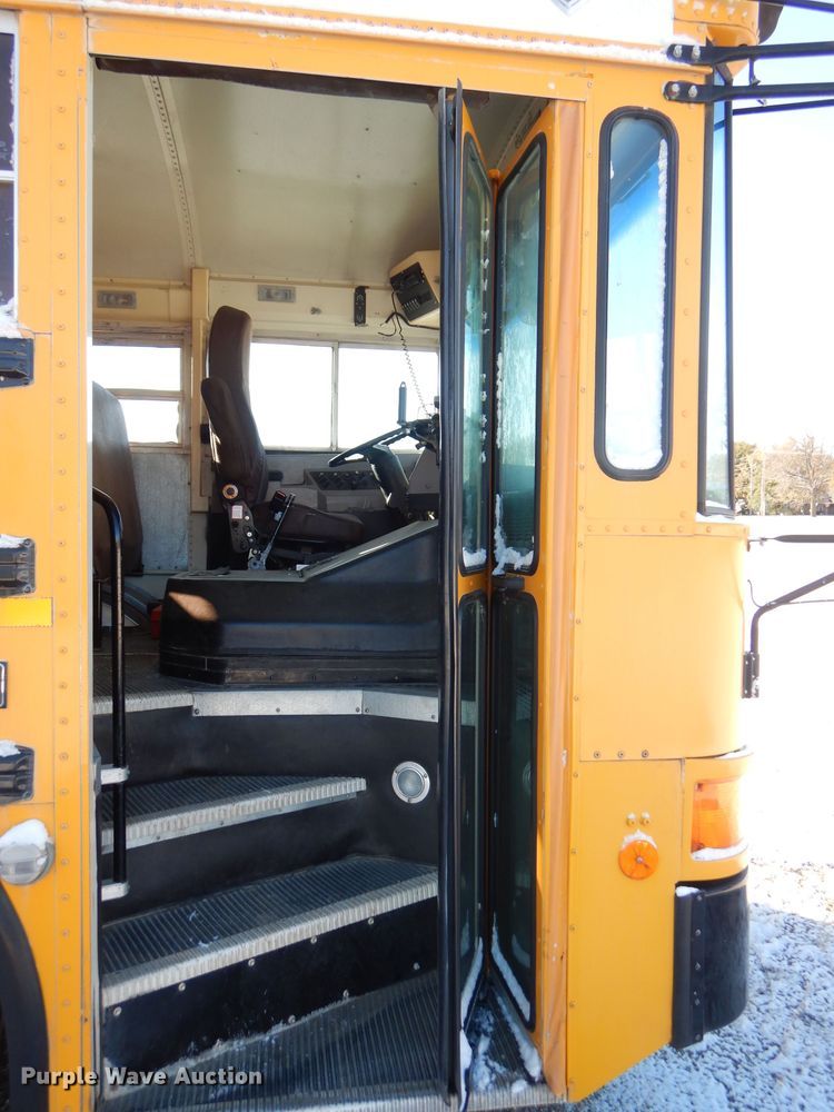 image for item DI2605 2004 International FE300 school bus