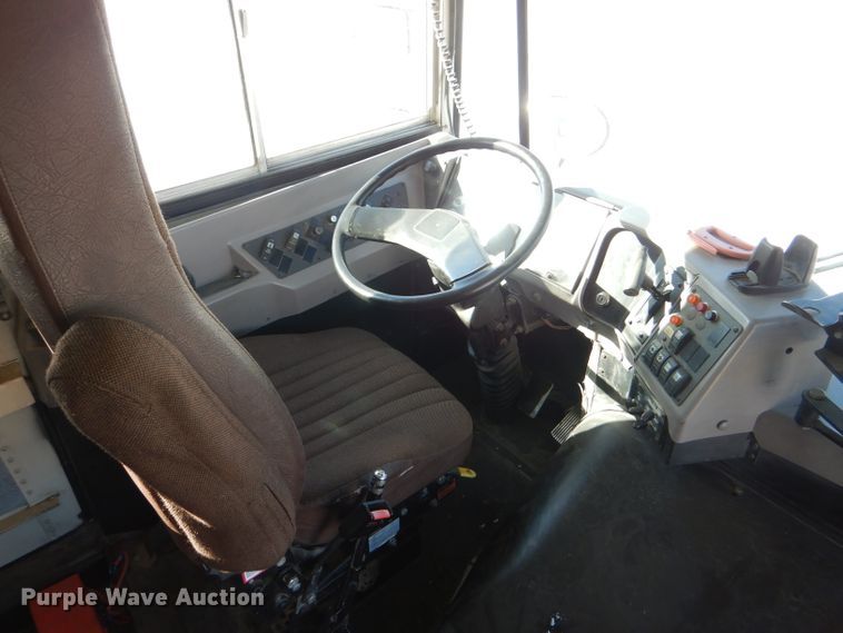 image for item DI2605 2004 International FE300 school bus