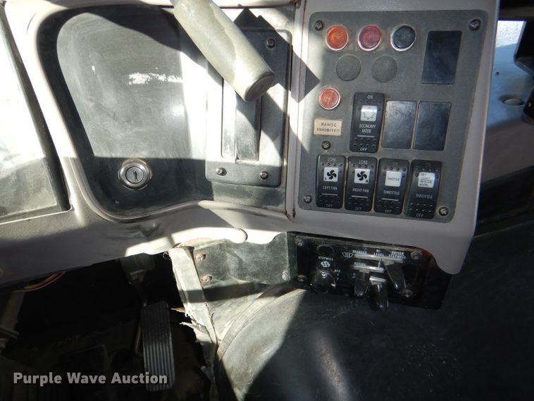 image for item DI2605 2004 International FE300 school bus