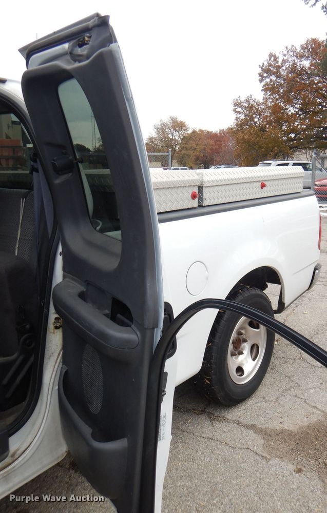 image for item DI2704 2001 Ford F150 XLT SuperCab pickup truck