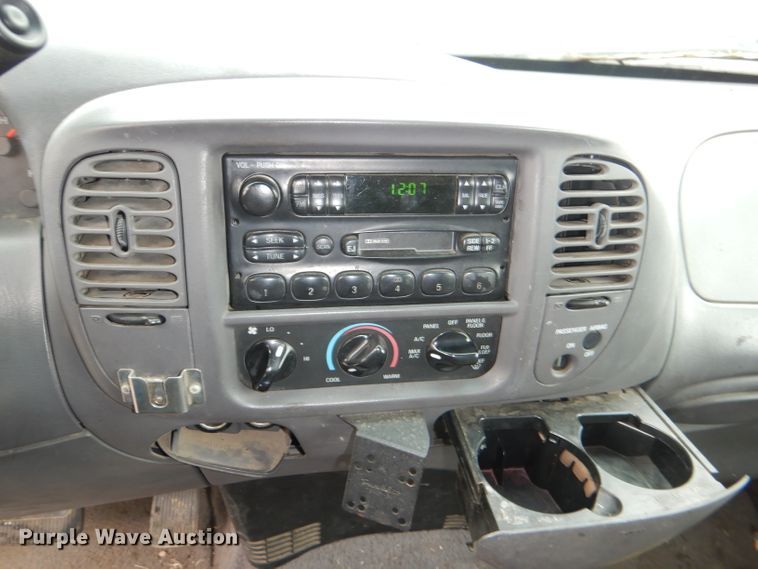 image for item DI2704 2001 Ford F150 XLT SuperCab pickup truck