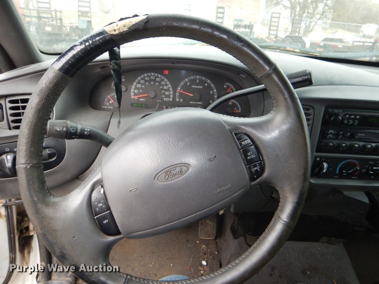 image for item DI2704 2001 Ford F150 XLT SuperCab pickup truck